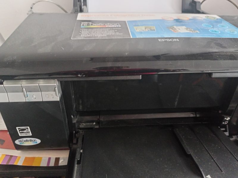 ​Impresora Epson R290 de Inyección de Tinta 6 Colores con Sistema de Tinta (Usada)